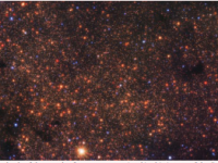 研究表明人马座C区包含数十万太阳质量的年轻恒星